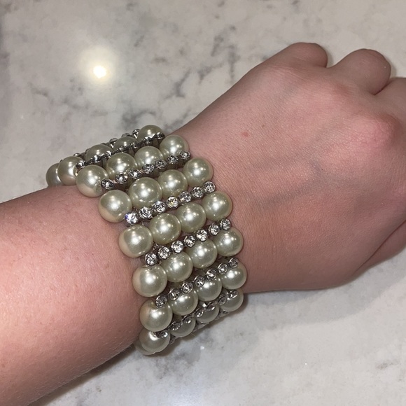 Pearl bracelet and earrings set - Picture 3 of 3